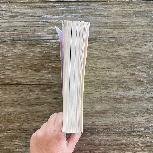 The Suspect by Fiona Barton - Picture 4 of 5